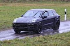 新款Cayenne Turbo谍照曝光 整体更加运动化