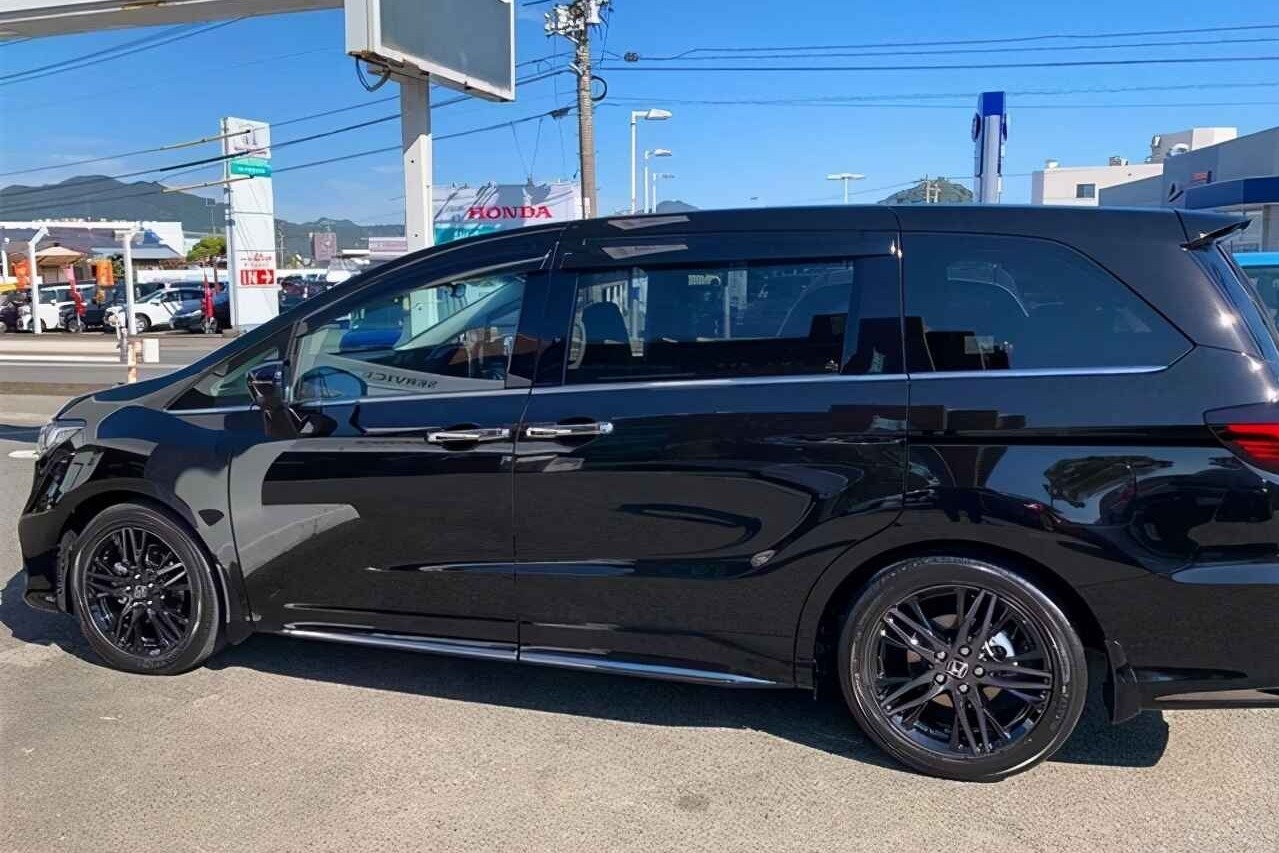 本田新款MPV曝光，气场不输埃尔法，后排配大屏，油耗4.9L