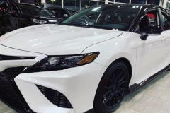 丰田凯美瑞运动版实拍，搭3.5L V6，配熏黑进气格栅、尾翼