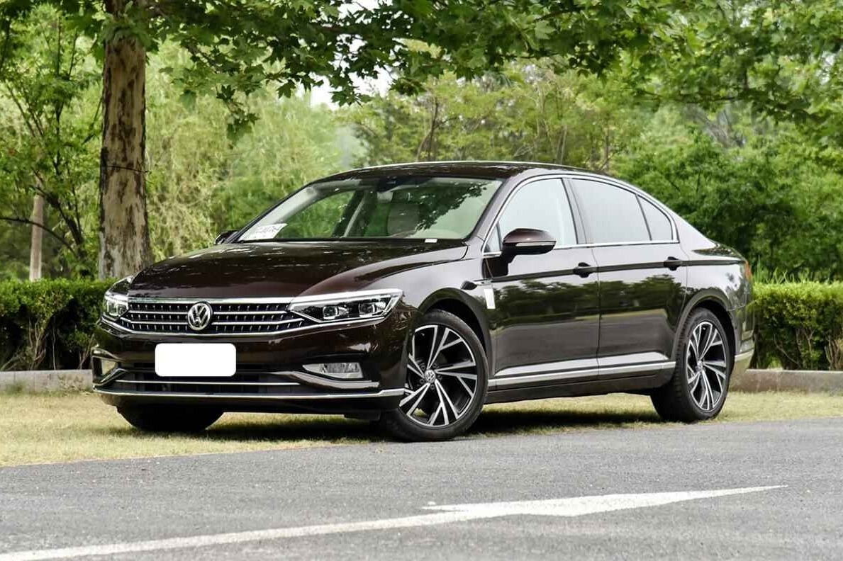 迈腾降4万、帕萨特降5万，年前想买合资中型车的机会来了！