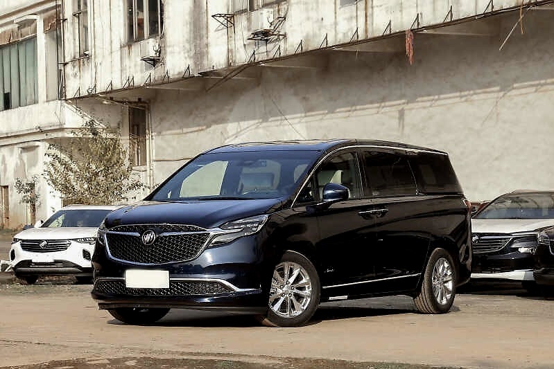 四座MPV雷克萨斯LM太贵，看看GL8四座版，豪华不输埃尔法