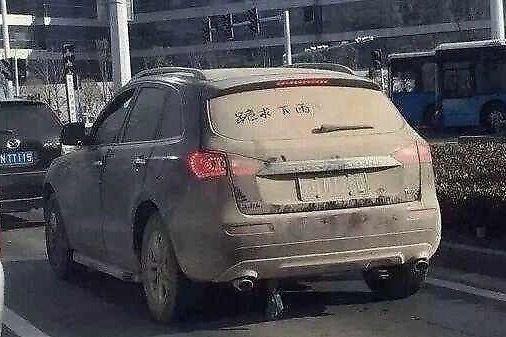 交警再次提醒：这样上高速，一律扣12分，罚2000元！