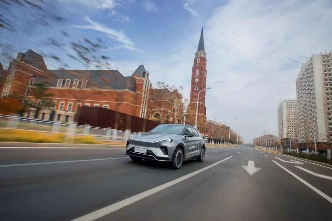 比谁亏得多？2020年这些国内上市车企，最高预亏损90亿元！