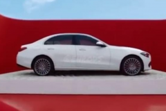 全新奔驰C级提前曝光 内饰宛如S级