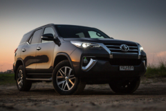 丰田给汉兰达找了一个对手，2.8T+6AT+大7座，网友：要啥汉兰达？