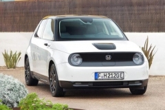 2021款全新本田e，续航里程可达220公里，售价却不便宜