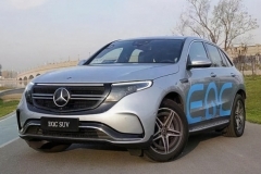 奔驰，宝马都带不动的车型，月销才几百台，买它们不如买国产车？