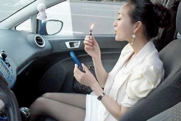 为什么国外抽烟关窗，国内抽烟开窗？看完才知道，生在中国真好！