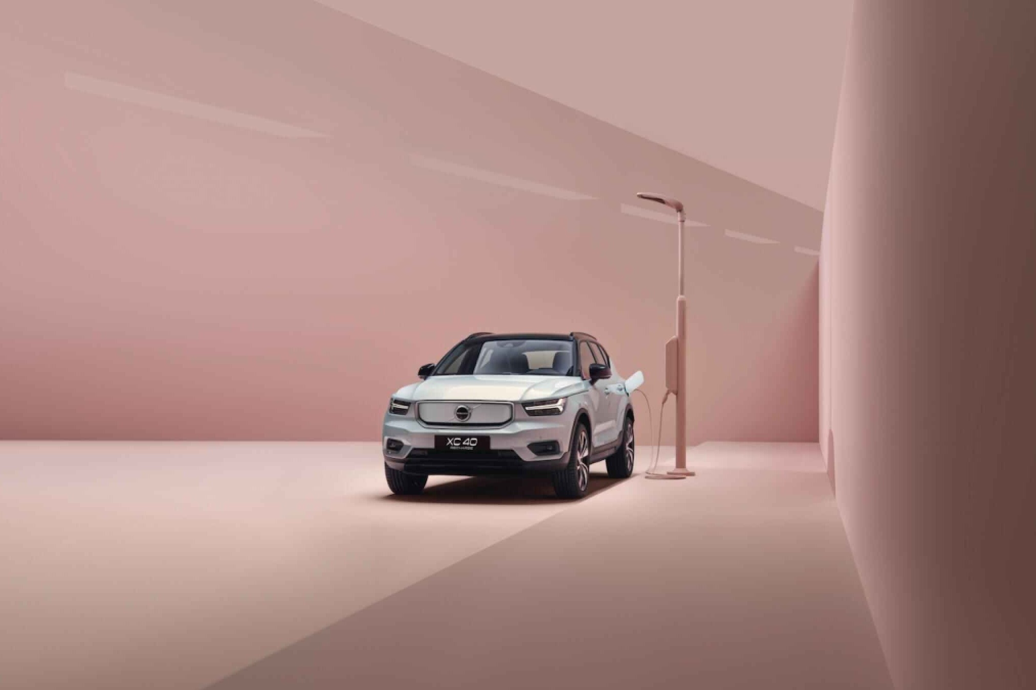 油电同价 沃尔沃XC40纯电版调整至29.9万元