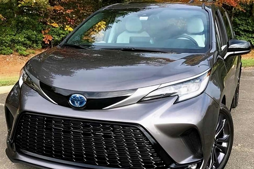 新款丰田塞纳实拍，搭2.5L混动+四驱系统，GL8压力山大