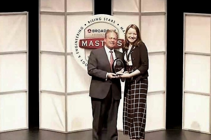 14岁少女解决A柱盲区获奖17.5万元！网友：别人家的孩子