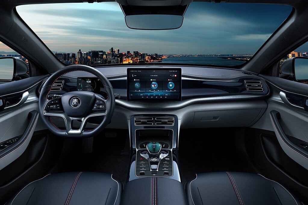 10万预算想买省油车型？不妨看下这一款，百公里油耗才3.8L