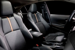 丰田凌尚内饰官图发布 配全液晶仪表盘 科技感远超雷凌