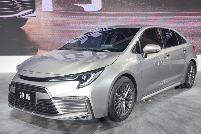 丰田“小号凯美瑞”内饰官图，配全液晶仪表，尺寸超速腾7月上市