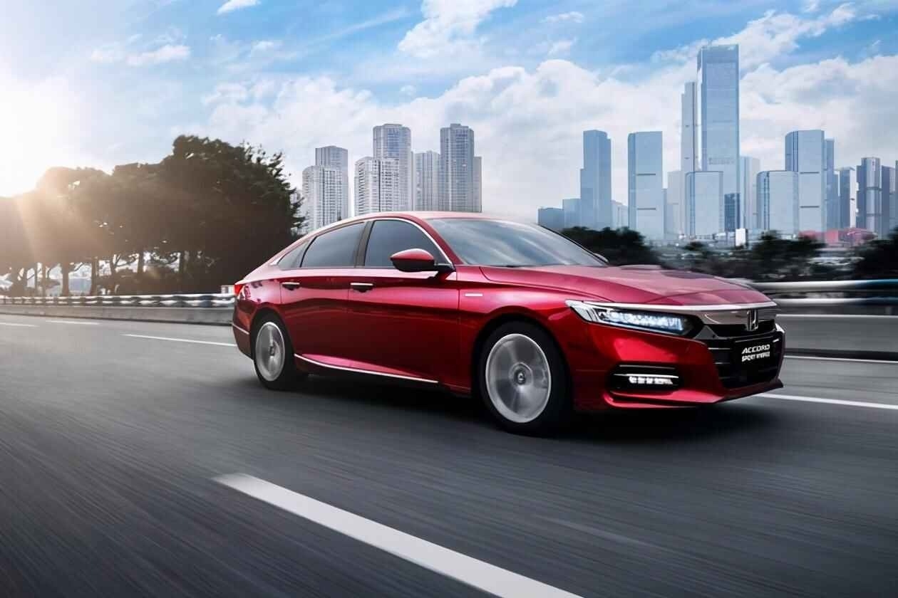 老对手的竞争加剧，新款凯美瑞升级，这回能赢过雅阁吗？