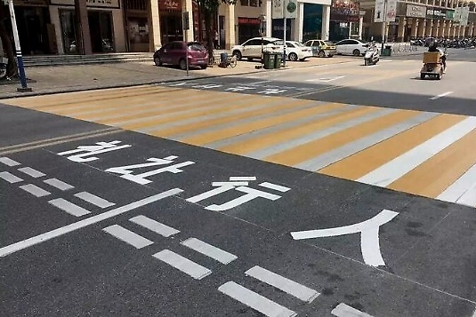 “礼让行人”或将取消？专家想出两全其美的办法，车主集体叫好！