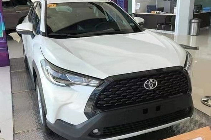 丰田“卡罗拉版SUV”进店实拍！搭1.8L引擎+CVT，外观造型更运动