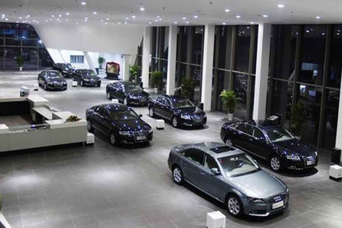 年底了，这些豪车的价格开始打“骨折”，降价最少10万起！