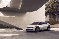 跨界车型亮点十足 起亚发布首款电动车EV6整车图片