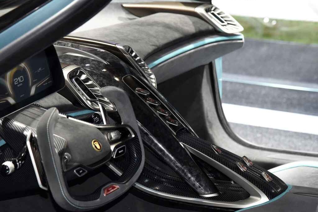 上海车展：红旗S9量产版车型或将亮相，1.9秒可破百