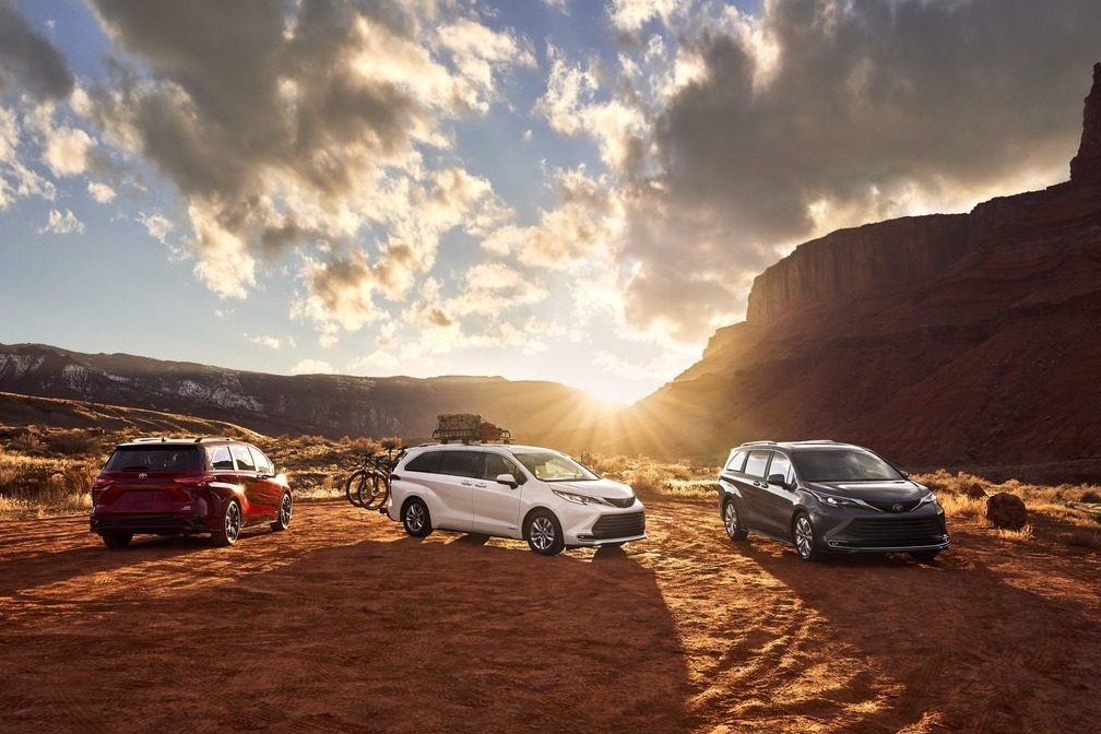 埃尔法加价50万，丰田这款MPV只卖30万却更大，你会买哪款？