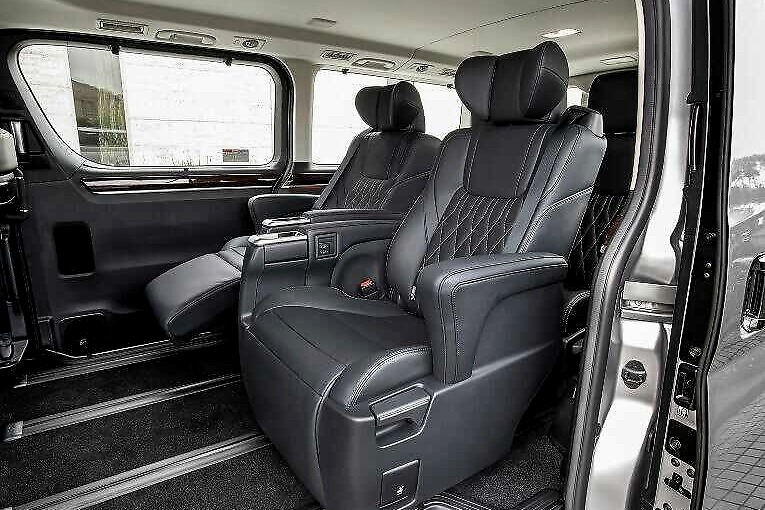 丰田最成功“面包车”全新丰田Granvia  6/9座布局