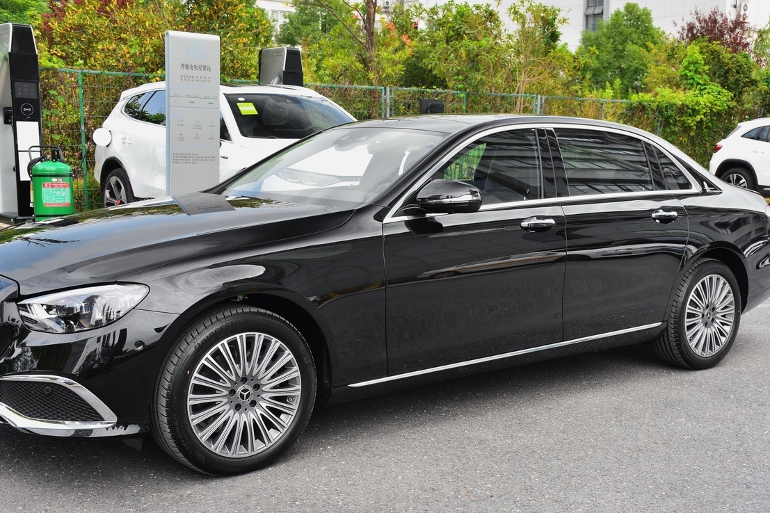 奔驰不再“高贵”，小号S级跌至33万多，月销20095辆超奥迪A6L