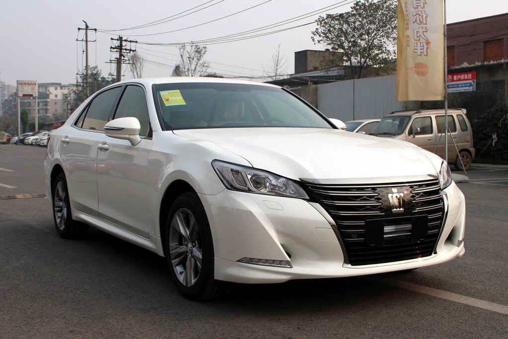 侮辱性极强：停产好几年的丰田皇冠，销量比一众在售同级车还高