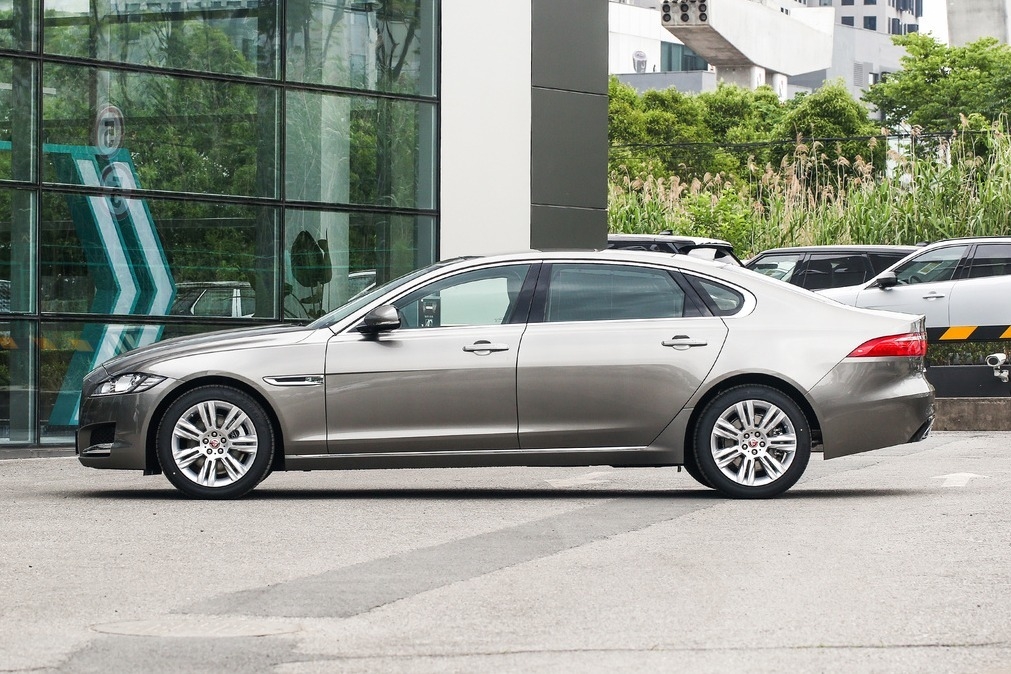 行政级豪车终于不贵！长近5米1，比A6L有面子，跌至25w多“求生”