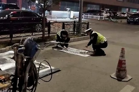 一民警被“夜间贴条”后，实名举报交警大队！结局大快人心