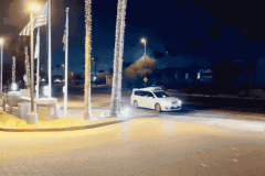 特斯拉FSD大战Waymo无人车：到底谁的自动驾驶技术更强？