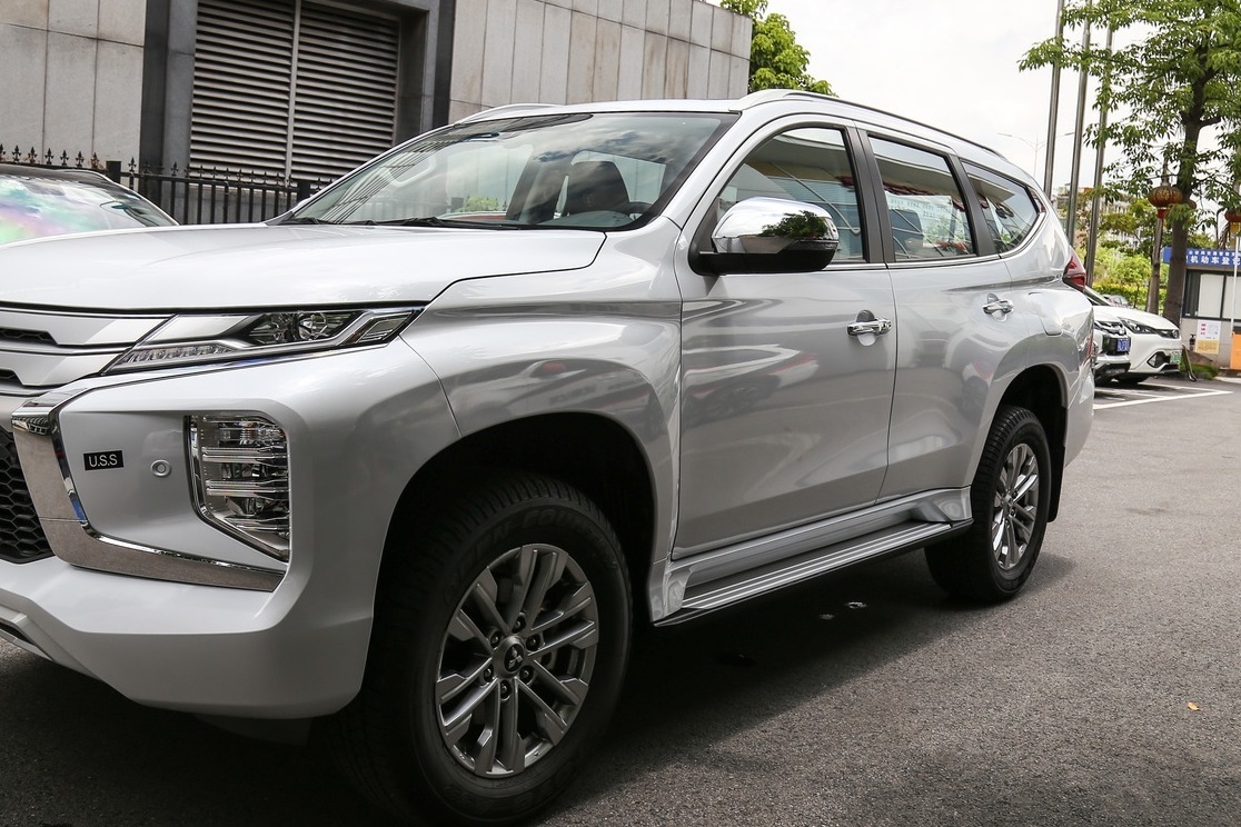 被忽视的日系“硬汉”，V6引擎+8AT，搭四驱+两把锁，不足30万