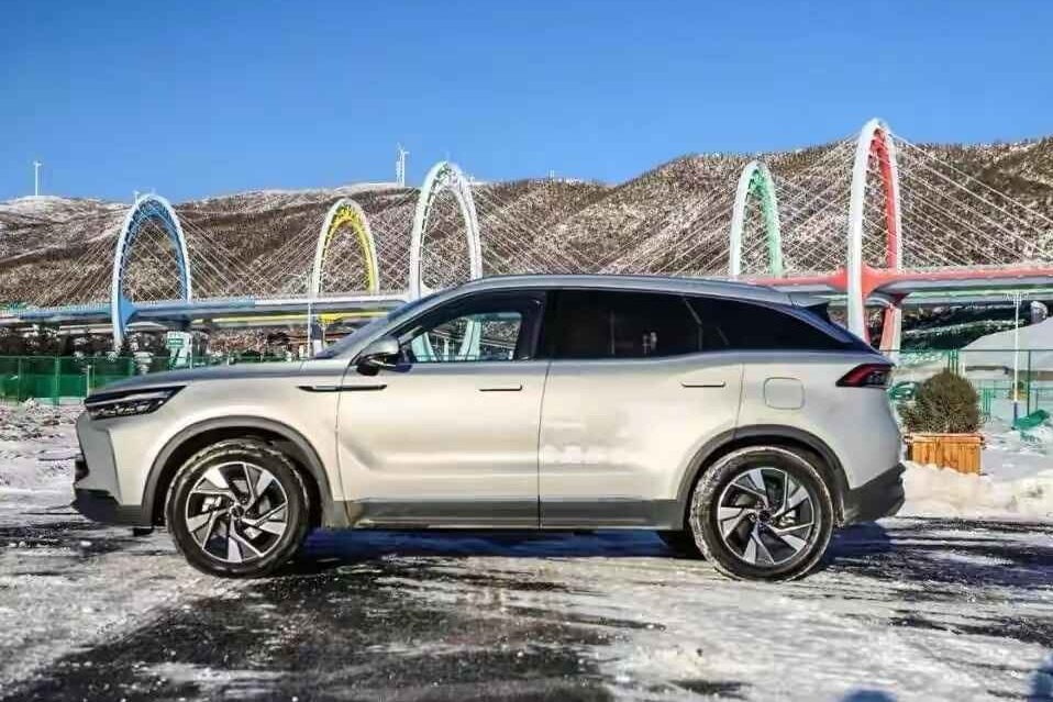 十万价位，这款紧凑级SUV轴距竟达2800毫米，让别人怎么玩？