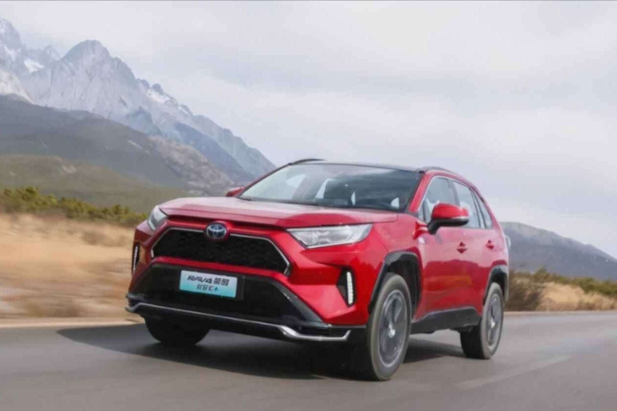 全新RAV4双擎E+亮相，堪称地表最强RAV4，油耗仅1.1L，销量又要爆