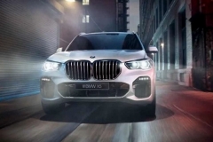 新款宝马X5上市，钥匙变塑料、取消空气悬架，价格下调仍遭吐槽