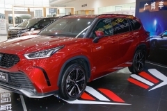 丰田又一大七座SUV，长超5米配四驱，油耗5.3L，汉兰达不香了？