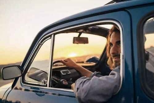 老司机开车时，为什么只开一个车窗？