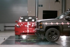 特斯拉公布最新碰撞安全技术 极速应对突发状况