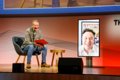 马斯克与迪斯“商业互吹”：大众将是特斯拉最大竞争对手