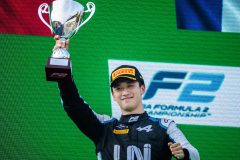 官宣：中国首位F1车手！周冠宇加盟阿尔法·罗密欧