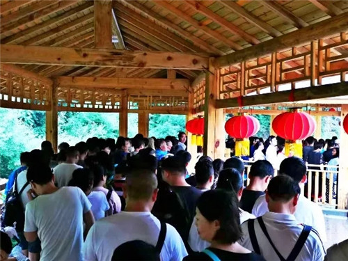 高速免费首周小高峰：为了让你满意 天河大峡谷景区拼尽全力