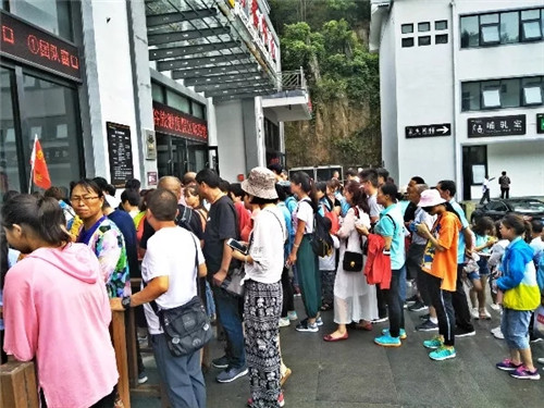 高速免费首周小高峰：为了让你满意 天河大峡谷景区拼尽全力