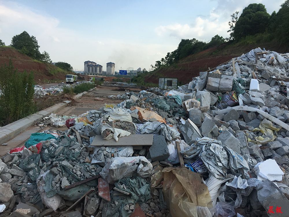 非法倾倒建筑垃圾成风 南昌红谷滩竟无建筑垃圾消纳场