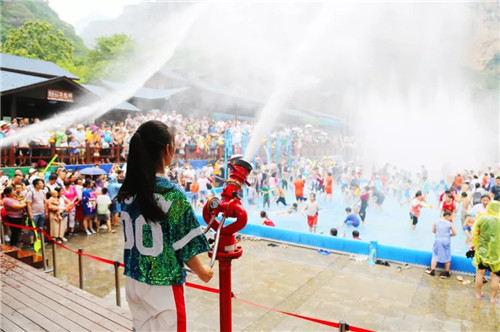 逃离城市 宝泉山间25°C的温度更适合泼水狂欢