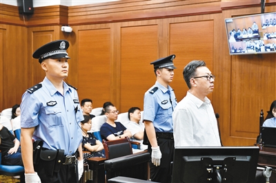 西安中院开庭审理榆林市委原书记胡志强受贿一案