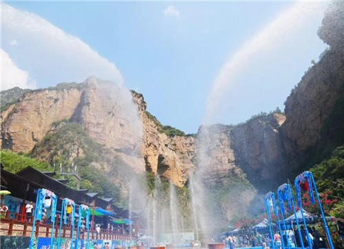 逃离城市 宝泉山间25°C的温度更适合泼水狂欢
