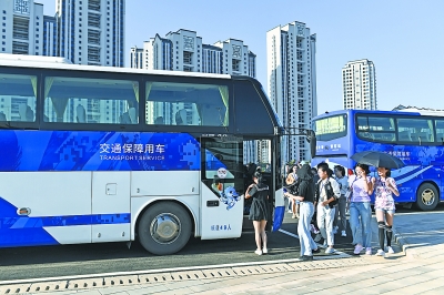 武汉军运会开幕式当日 地铁公交延时收班全力保障交通(图1)