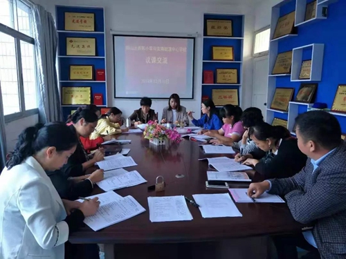 崂山区西韩小学与贵州定南街道中心小学举行上课议课教学交流v小学深圳小学丽都图片