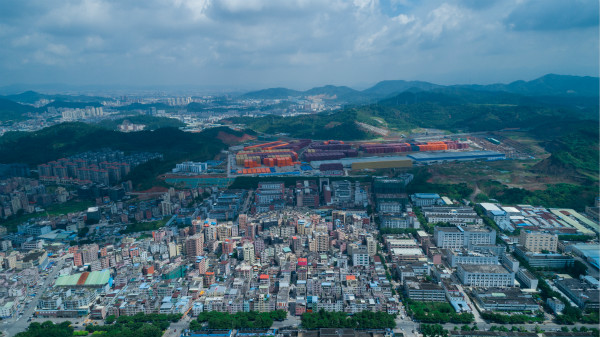 近年来,东莞市凤岗镇官井头村稳步实施乡村振兴战略,通过科学规划