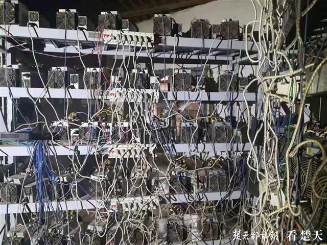 比特币挖矿私接线缆，月均偷电近20万度